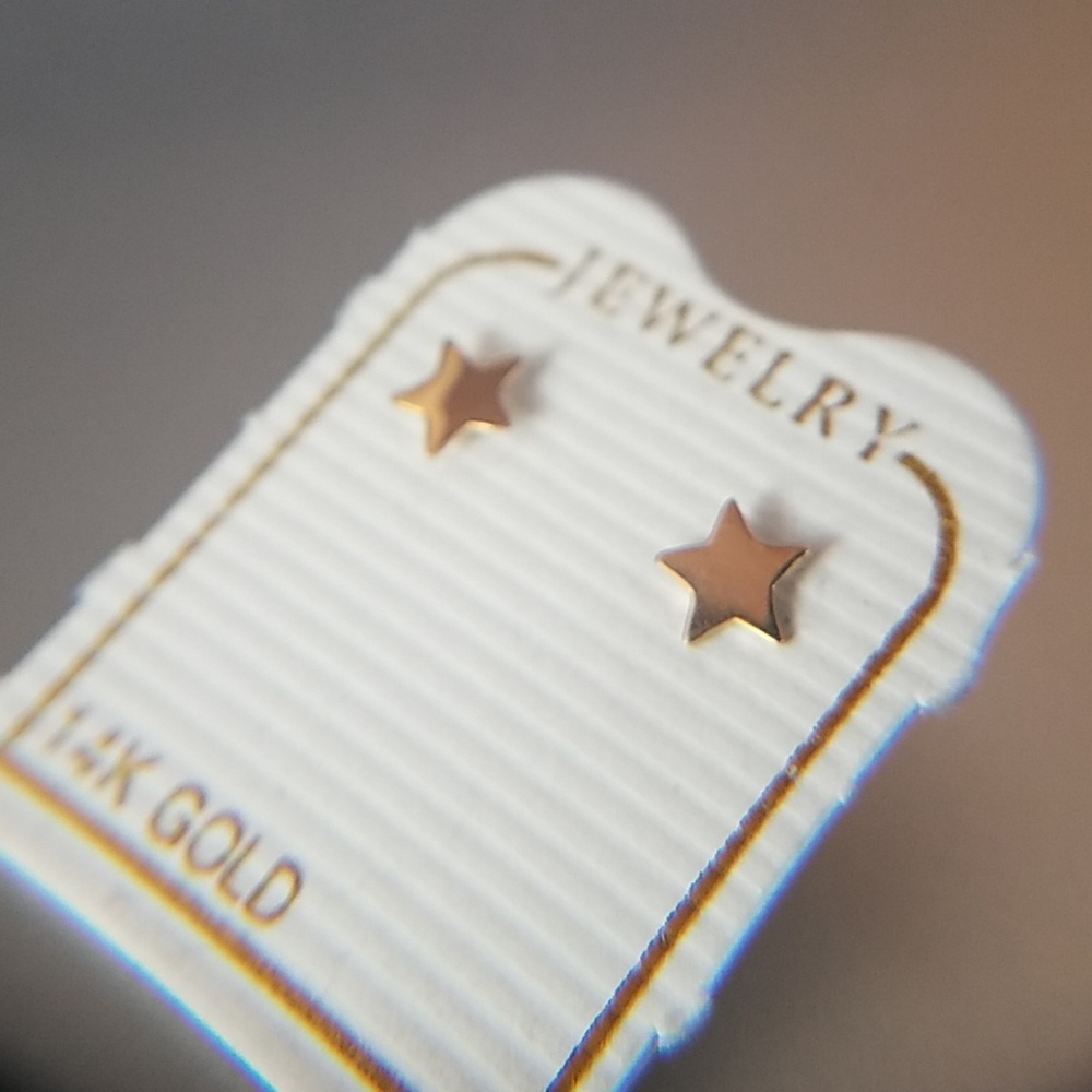 Solid 14k yellow gold plain Star Earrings - Picture 8 of 9